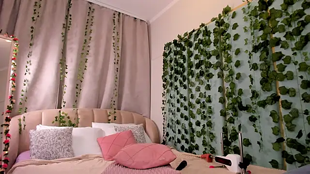 Love_is_Lola's cam snapshot