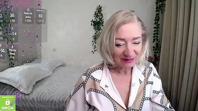 hunters_woman's cam snapshot