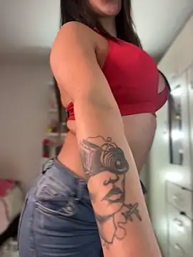 Emmily_19 live sex cam