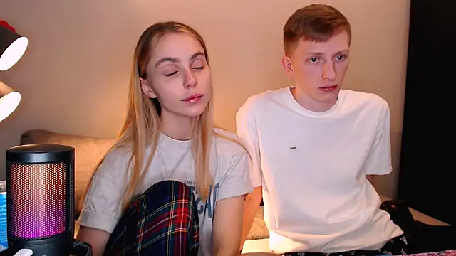 juliaanddima's cam snapshot