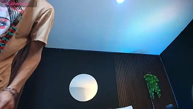 Aaron_Jassell1's cam snapshot