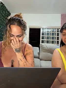 Chloe_Leaozinho's cam snapshot