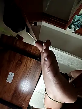 carlajames_'s cam snapshot