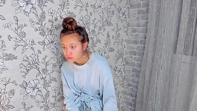 EllaSky_xoxo's cam snapshot