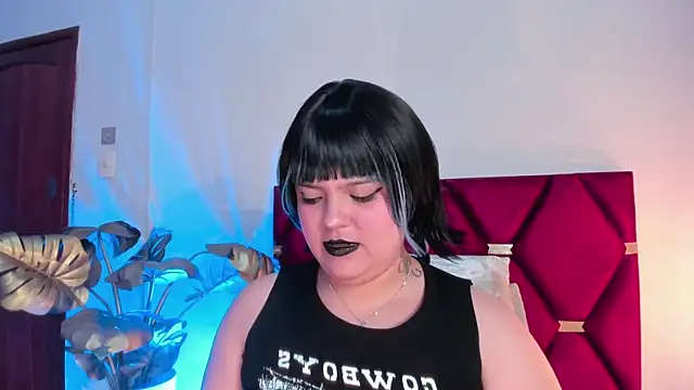 VelvettCrowee's cam snapshot