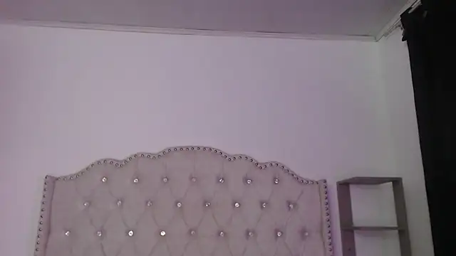 Abril_Squirt live sex cam