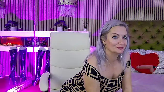 LadyTouch's cam snapshot