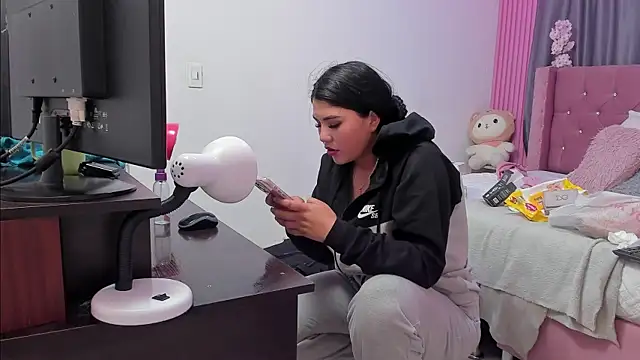 Nayla-Mouna's cam snapshot