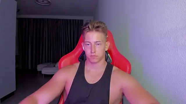 find0m_master's cam snapshot