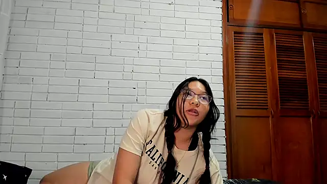 Naia_Stant's cam snapshot