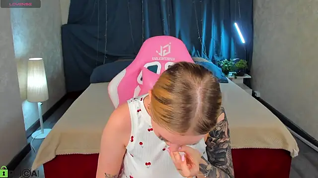 Carol__Cox's cam snapshot