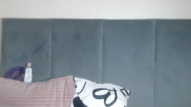 Jah-Queen's cam snapshot