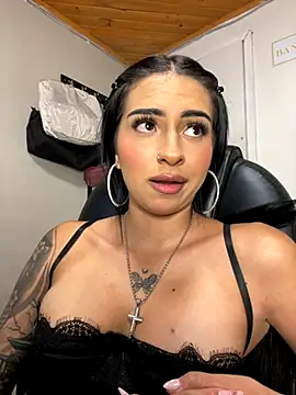 Hilary_pinkk's cam snapshot