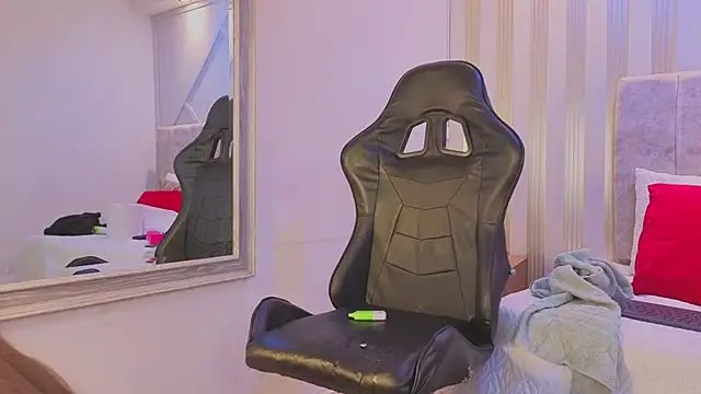 Tayra_Pradit's cam snapshot