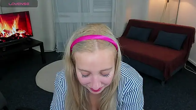 AuroraSkyee's cam snapshot