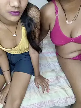 Unique_MomandDaughterrs's cam snapshot