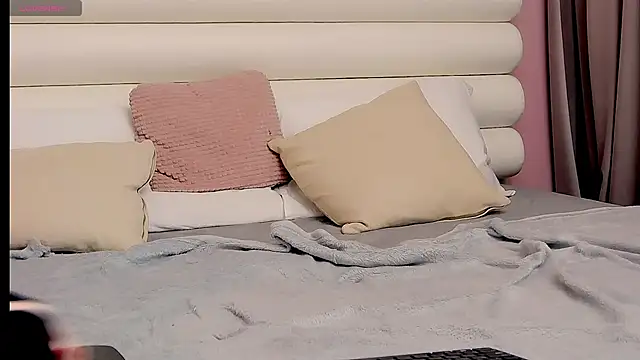 AliraClay's cam snapshot