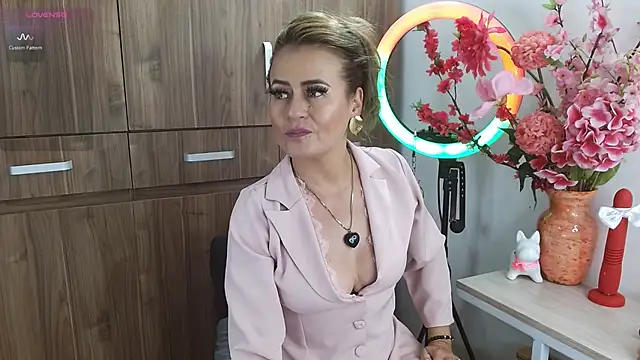 magenta_maturr's cam snapshot