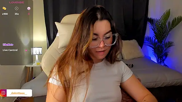 dakottaa_'s cam snapshot