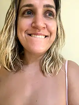 Bia_sexynovaes's cam snapshot