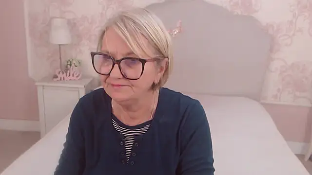 LadyAlana's cam snapshot