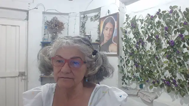 FunnyGrandma live sex cam