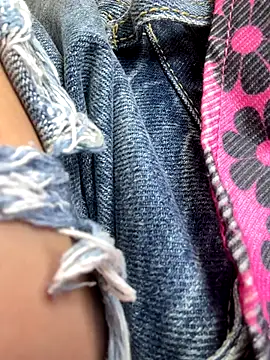 AndreaMood live sex cam