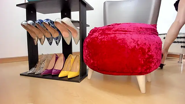 caroline_host's cam snapshot