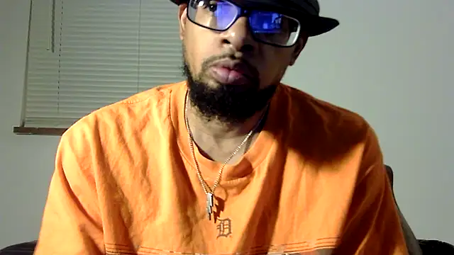 WhiskeyWood_DuhGOD's cam snapshot