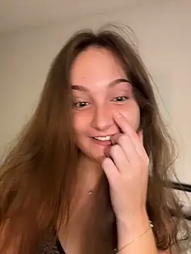 MadilynX777 live sex cam