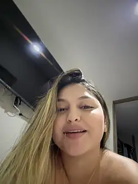 lunablossom_'s cam snapshot