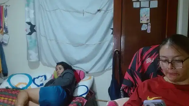 clayre_and_jill's cam snapshot