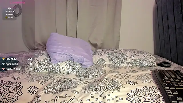 emmie_bunny's cam snapshot