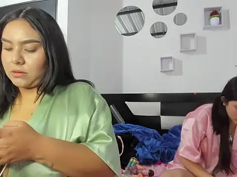 Twodirtyteens18's cam snapshot