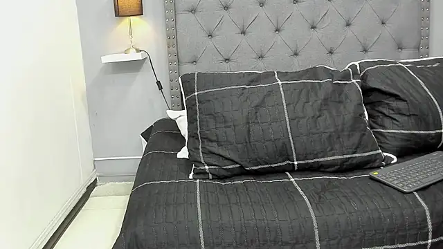 violeta_and_maxx's cam snapshot