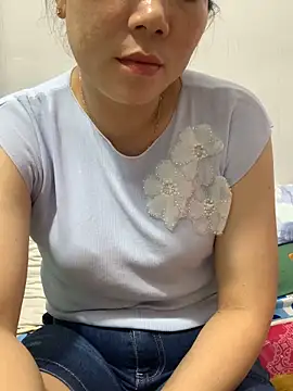 Baby-bigtits's cam snapshot