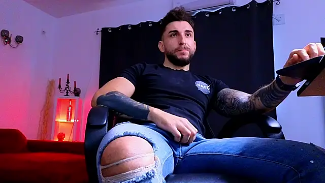 MightyAaron66 live sex cam