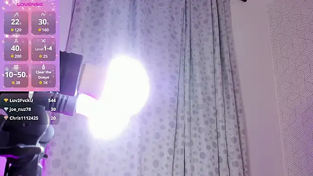 Selena_fox7 live sex cam