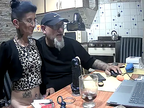 lacoloyelpela25's cam snapshot