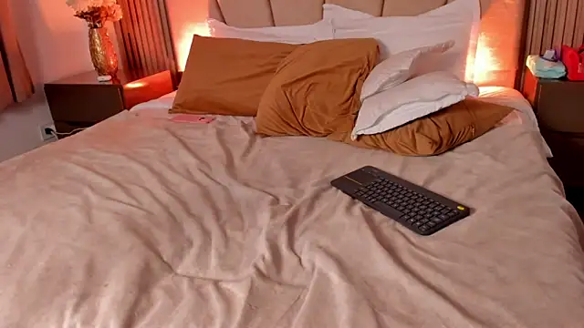 Rachell_Jamess's cam snapshot