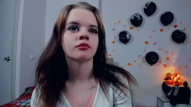 YourLovelyLily's cam snapshot