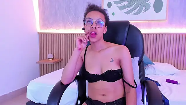 sophie_rojas's cam snapshot