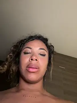 Brunettexio live sex cam