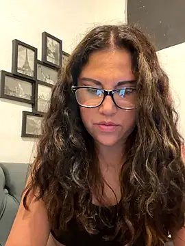 MirandaLatinaLovely's cam snapshot