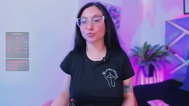 lucy_neil's cam snapshot