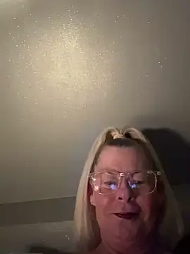 Petite_BlondeX's cam snapshot