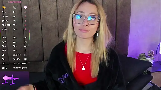 LanaMills_'s cam snapshot