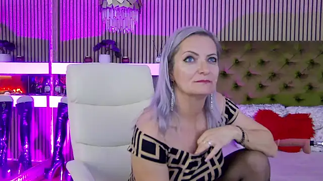 LadyTouch's cam snapshot