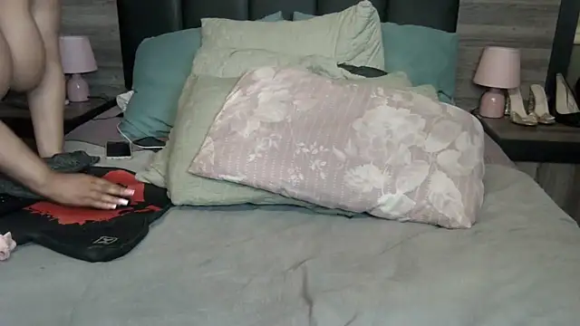 BigButt-MomJ75's cam snapshot