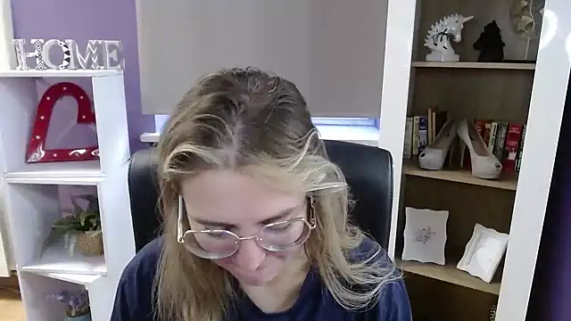 Zoey_Erotic's cam snapshot